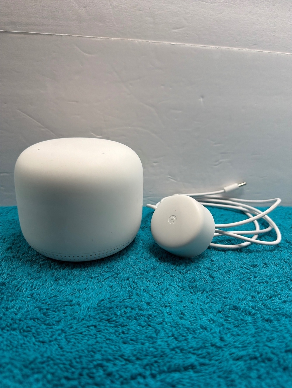 Google Nest Wifi Access Point Model H2E- White - with AC Power Cord